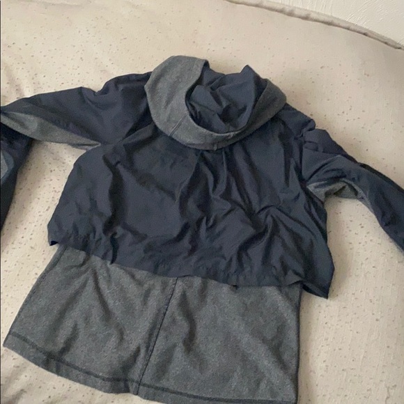 grey under armor jacket - Picture 3 of 3